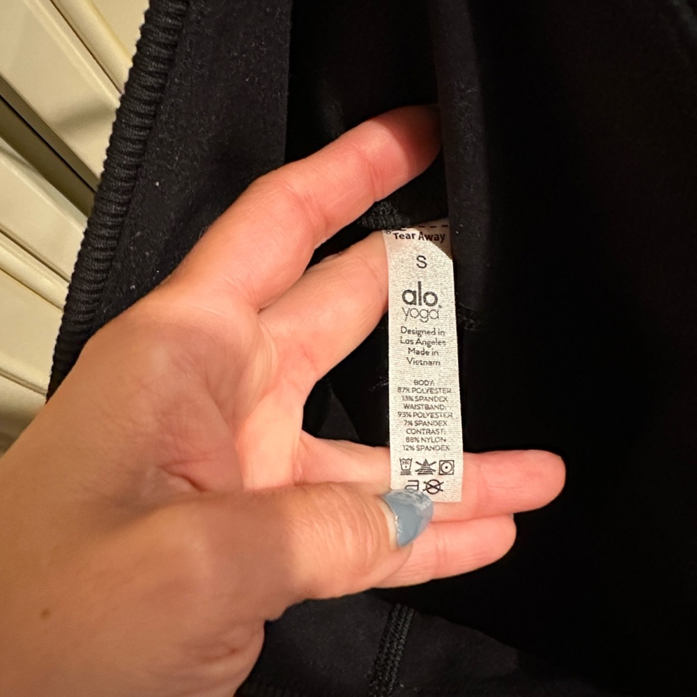 ALO Yoga Black Leggings - Picture 13 of 13